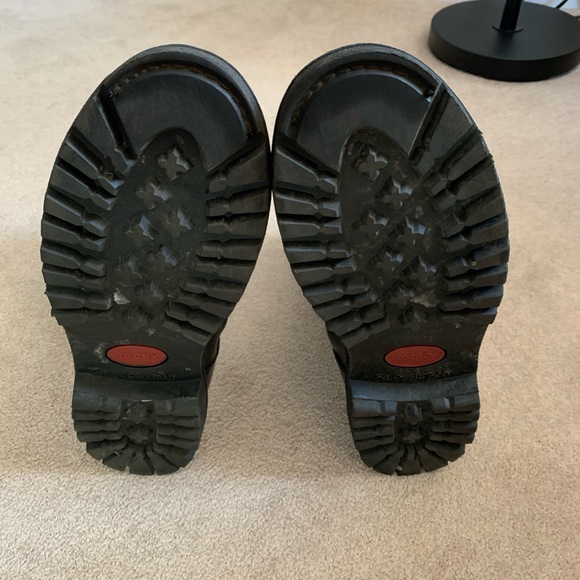 Just sitting in closet - Picture 3 of 3